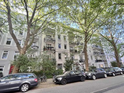 Altbauwohnung mit großem Balkon im beliebten Heußweg