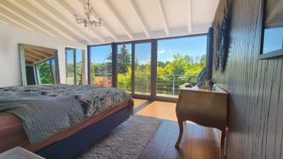 Traumhafte Aussicht - Freistehendes Einfamilienhaus mit 280m² Whfl., 3 Stellplätzen und vorb. ELW