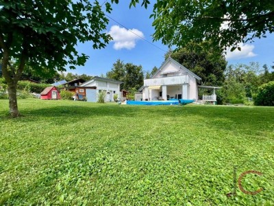 Idyllisches Einfamilienhaus mit Pool, Doppelcarport &amp; Nebengebäuden in sonniger, ruhiger Lage