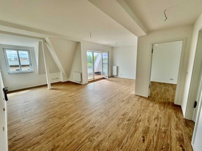 HEUT-BESICHTIGUNG: DACHGESCHOSSWOHNUNG MIT TERRASSE & EINBAUKÜCHE – SOFORT FREI !