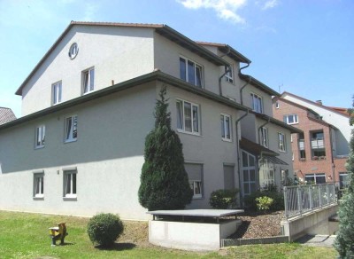 *** GARBSEN-BERENBOSTEL - Attraktive 2,5-Zimmer-Wohnung mit Loggia und Einbauküche ***