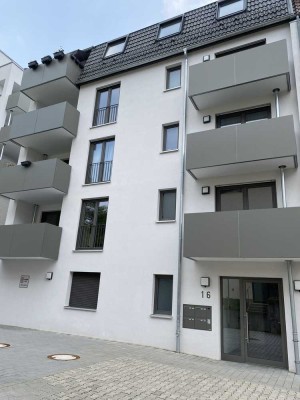 Bahnhofsnähe: Exklusive, Barrierefreie 4-Zimmer-Neubauwohnung mit Einbauküche