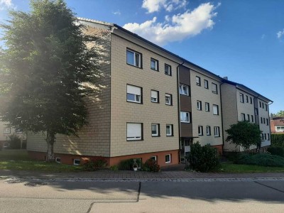 ***Geräumige Wohnung plus 2 Garagen***