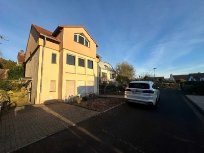 Charmantes Zweifamilienhaus mit traumhaftem Weitblick über Büdingen