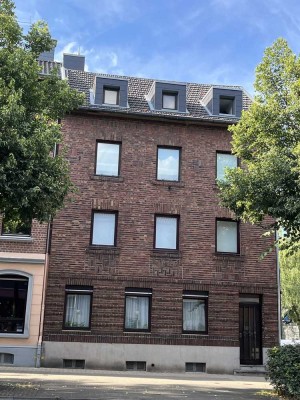 WOHNHAUS (4 WE)  GARTEN + 5 GARAGEN