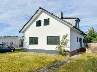 Hier fehlt nur der letzte Schliff! Teilsaniertes Einfamilienhaus auf großem Grundstück!