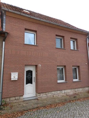 Charmantes Wohnhaus mit Garage — kompaktes Eigentum in Gröningen