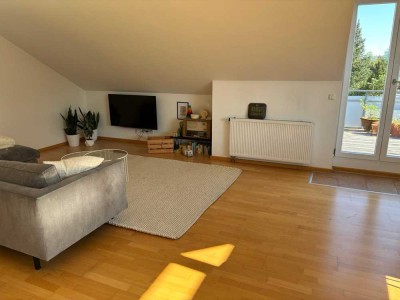 Geschmackvolle modernisierte 3-Raum-DG-Wohnung mit geh. Innenausstattung mit Terrasse in Germering