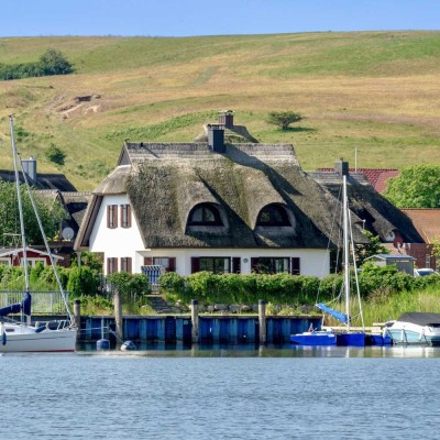 Direkte Wasserlage: Reethaus am Hafen