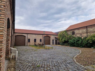 Klassischer VIER-SEITEN-HOF mit Stallungen für pferdestarke Boliden  (zzgl. 3.892 m² Grundstück)