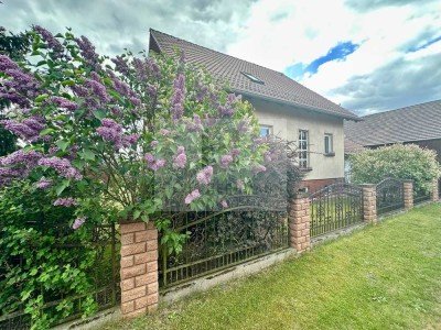 Charmantes Einfamilienhaus mit großem Garten, Keller und Garage