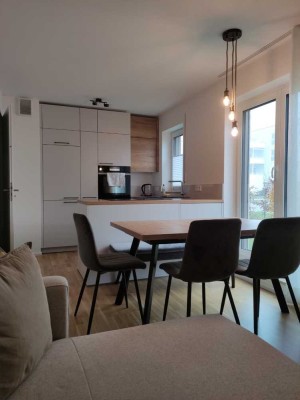 Moderne, barrierefreie 2-Zimmer-Gartenwohnung mit überdachter Terrasse in Neutraubling