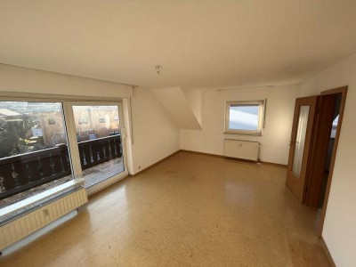 Helle 2-Zimmer-Dachgeschosswohnung mit Balkon & Tiefgaragenstellplatz in Karlsbad