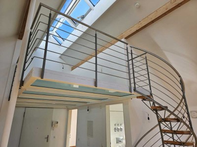 Helle 3,5-Raum-Dachgeschosswohnung mit umlaufendem Balkon in Haar
