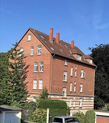 Stilvolle, geräumige und modernisierte 3,5-Zimmer-Wohnung mit Einbauküche direkte Walllage