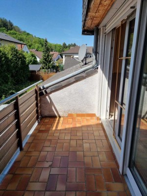 helle 1,5-Zimmerwohnung mit Balkon und separater Küche in Mörlenbach-Weiher