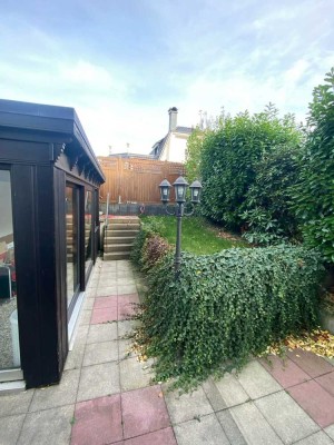 Wohnung mit Garten/Terrasse/ Wintergarten