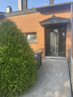 Erstbezug nach Sanierung: Geräumiges Haus mit sieben Zimmern in Würselen