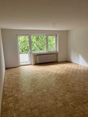 Köln, Erstbezug nach Komplettsanierung, 3-Zi- Whg, 4. OG, Balkon, Parkett, Aufzug