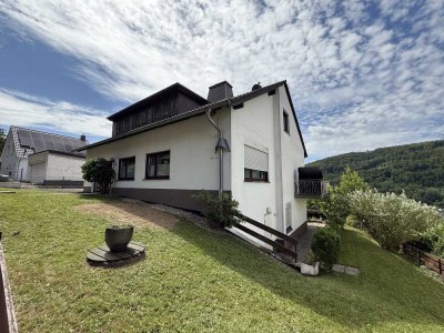 Freistehendes Ein- bis Dreifamilienhaus in beliebter Höhenlage von Helsa