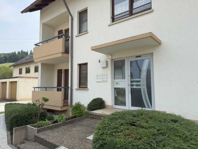 Bezugsfreie Erdgeschosswohnung mit Terrasse und zwei Außenstellplätzen