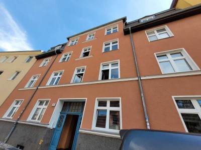 Wohnung in ruhiger Lage mit Balkon, Laminat, Wannenbad & separater Küche