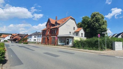 Schönes Mehrfamilienhaus mit Ladenfläche im Herzen von Sibbesse, Eckgrundstück!