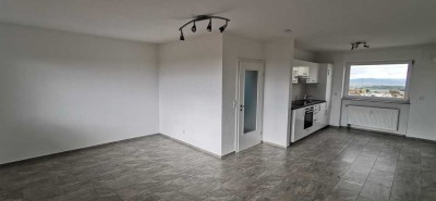 Schöne und helle 1.5 Zimmer Wohnung mit großem Balkon in Hochdorf - Eberdingen