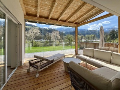 Lichtdurchflutete, moderne Maisonette mit Innblick (06519)