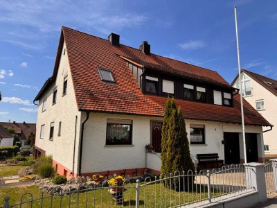 +++SCHÖNES ZWEIFAMILIENHAUS MIT VIEL PLATZ IN HERRLICH RUHIGER LAGE IN WIESENTHAU+++