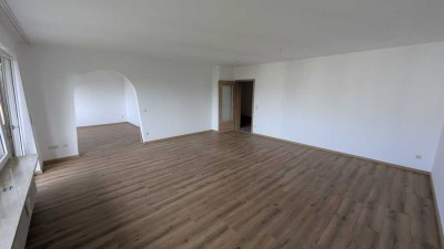 Renovierte, helle 5-Zimmer-Wohnung (OG) in guter Lage, IN-Gerolfing