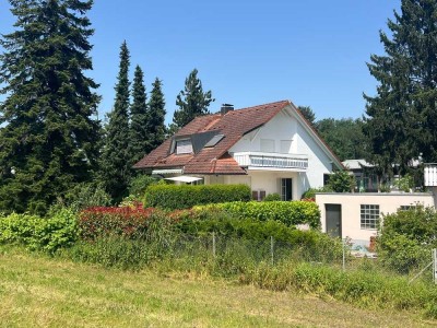 Arbeiten & Wohnen an der Dreisam – freistehende Villa mit vielfältigen Nutzungsmöglichkeiten
