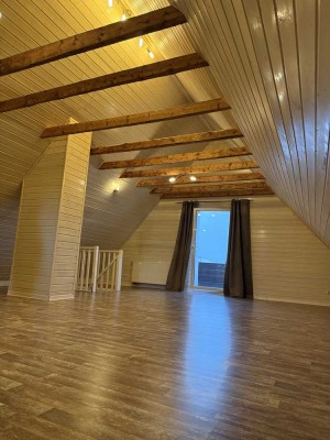 Dachgeschoss Wohnung in der Stadt Nähe