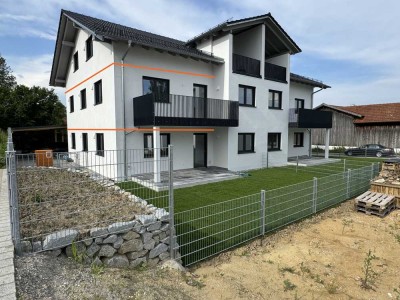 Schicke, moderne 3 Zi. Wohnung mit großem Balkon in Egglkofen