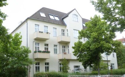 Im Herzen von Karlshorst, nahe S-Bahnhof, wunderschöne Drei-Zimmer-Dachgeschosswohnung, bezugsfrei