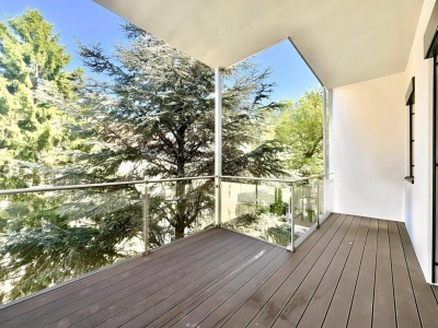 ERSTBEZUG - Gesamtes Haus saniert - 3.Liftstock - ca. 108m² NFL - 3 bis 4 Zimmer - Loggia/Balkon - U-Bahn - GRÜNBLICK