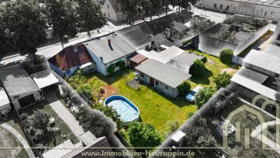 Zentral und dennoch ruhig gelegenes, ebenerdiges Wohnhaus mit eigener Hofauffahrt und großem Garten.