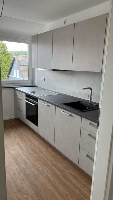 Erstbezug nach Sanierung mit Einbauküche und Balkon: exklusive 3-Zimmer-Wohnung in Amberg