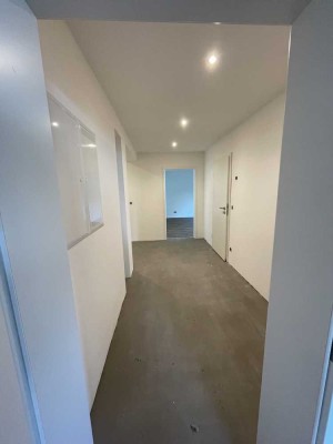 Erstbezug nach Sanierung: freundliche 4-Zimmerwohnung mit Balkon/Terrasse in Schwelm, ruhig gelegen