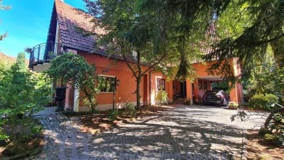 Exklusives Landhaus in Stadtrandlage mit Pferdehaltung