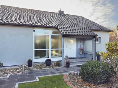 Hochwertiges Einfamilienhaus mit sehr schön angelegtem Garten