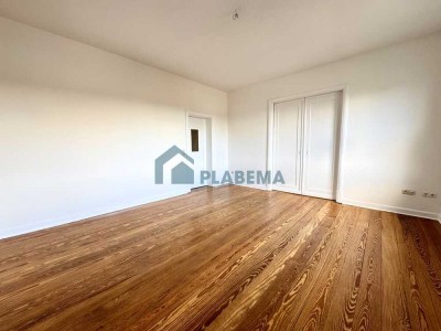 4-Zimmer-Wohnung in Renovierung, mit Dielenboden, Tageslichtbad & Balkon–neue Einbauküche auf Wunsch