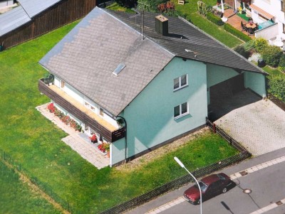 Freistehendes Einfamilienhaus mit Doppelgarage in Mitterteich