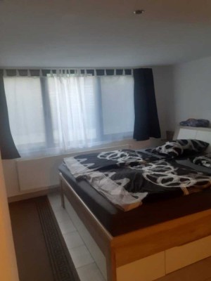 Vollständig renovierte Wohnung mit eineinhalb Zimmern und Einbauküche in Ludwigshafen