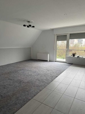 Charmante 2-Zimmer-Dachgeschosswohnung mit Balkon und Stellplatz in ruhiger Lage von Arnsberg-Neheim