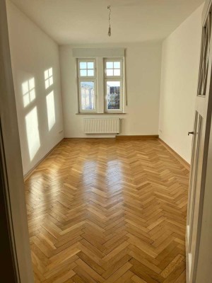 Nur für WG. 3-Zimmerwohnung in ruhigem Denkmalaltbau.