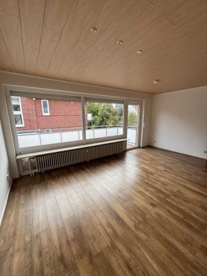 Helle 3 Zi Wohnung  mit Miele EBK Balkon Citynah