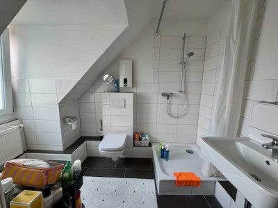 Ab 16.11: sanierte Single-Wohnung in modernem Wohnhaus mit Aufzug, EBK kann übernommen werden