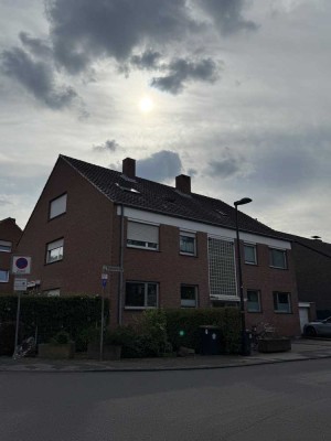 Renovierungsbedürfte Dachgeschosswohnung in ruhiger Lage - Zeitvertrag - Befristet bis 31.08.2028!!