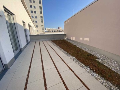 NEUBAU: Helle 5-Zimmerwohnung mit Dachterrasse und Loggia
